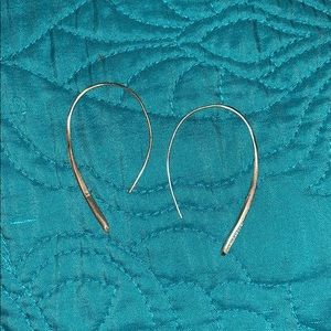 NWOT Silver Kendra Scott Earrings!